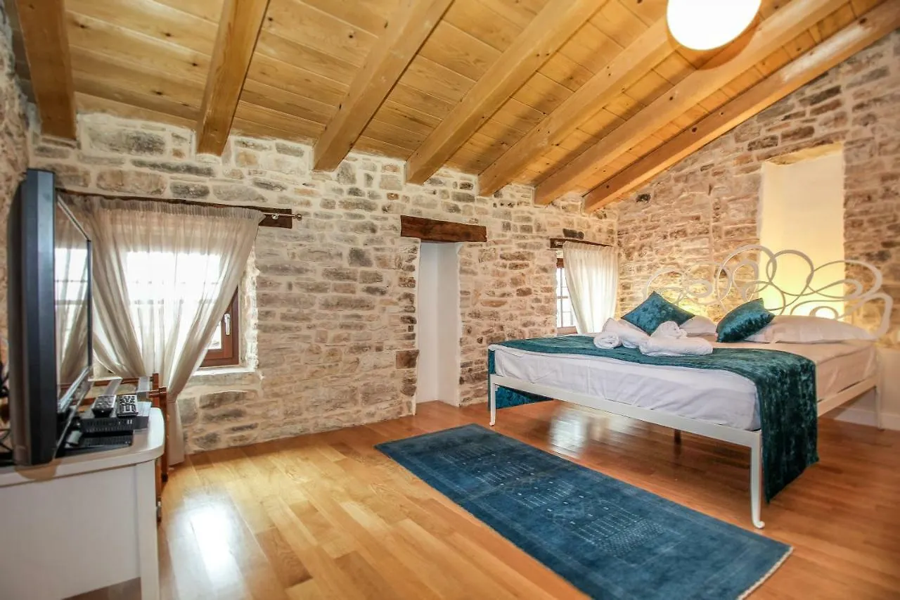 Villa Castel Bale Semesterbostad